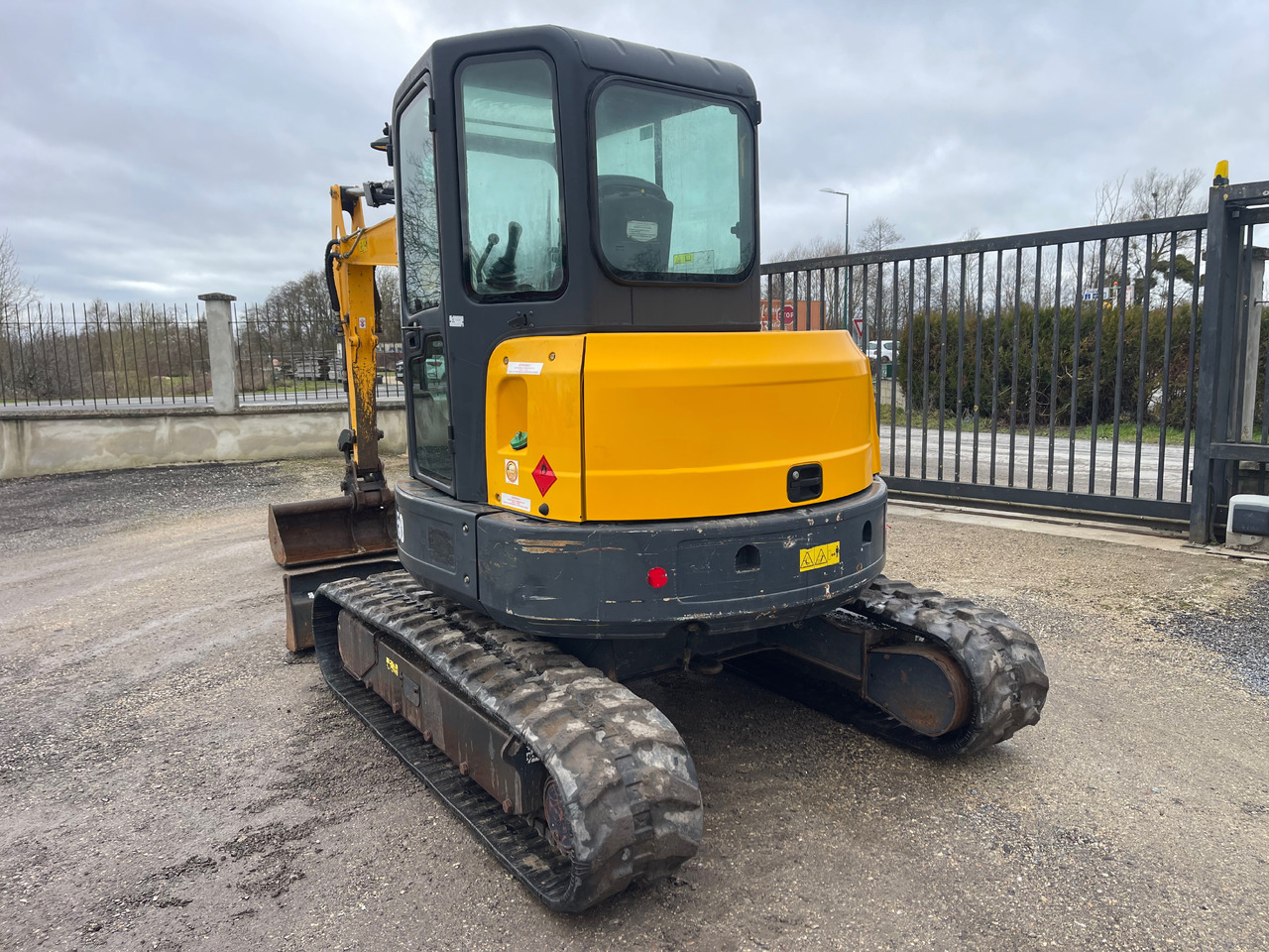 Bobcat E50 - Minikotró: 3 kép. Bobcat E50 - Minikotró: 3 kép.