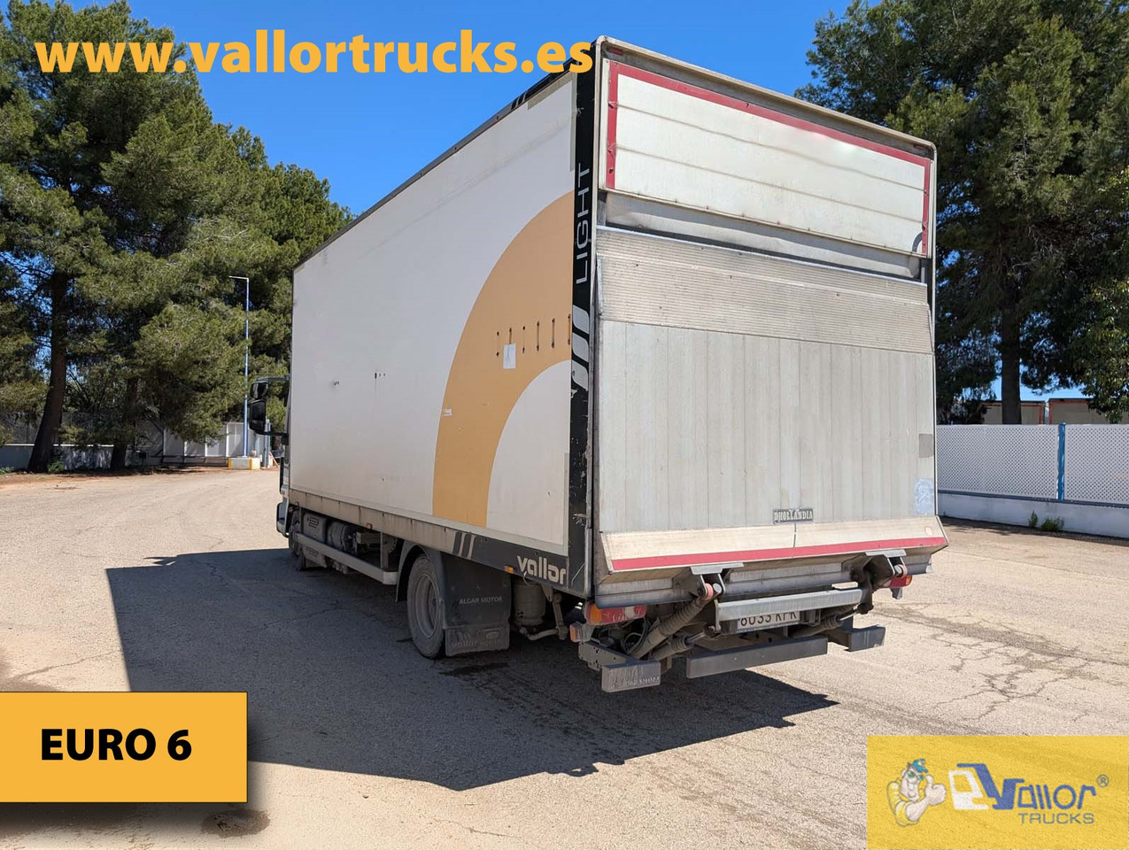 IVECO 90E220 - Dobozos felépítményű teherautó: 2 kép. IVECO 90E220 - Dobozos felépítményű teherautó: 2 kép.