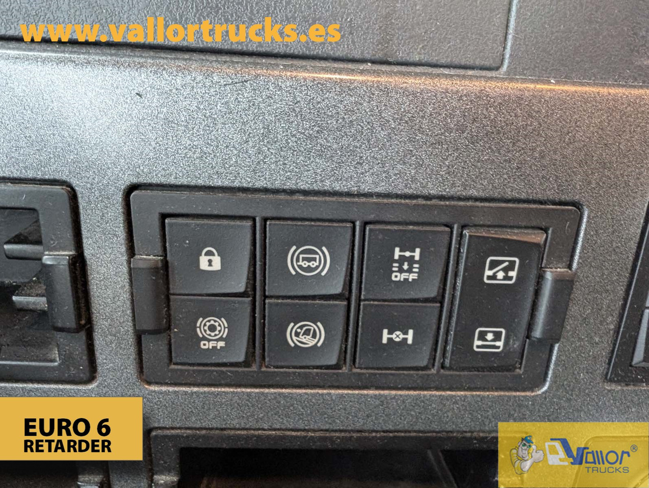 RENAULT T520 - Nyergesvontató: 4 kép. RENAULT T520 - Nyergesvontató: 4 kép.