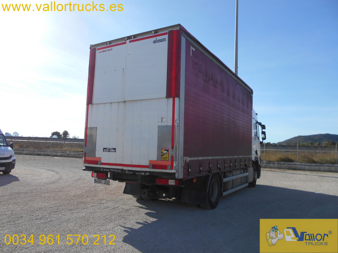 RENAULT T460 - Ponyvás teherautó: 2 kép. RENAULT T460 - Ponyvás teherautó: 2 kép.