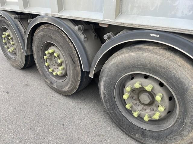 Benalu - Félpótkocsi billenőplatós: 5 kép. Benalu - Félpótkocsi billenőplatós: 5 kép.