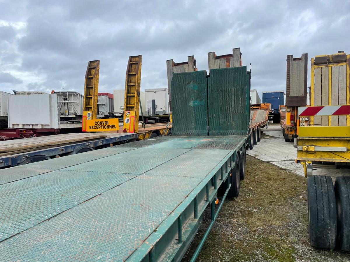 Castera - Félpótkocsi mélybölcsős: 3 kép. Castera - Félpótkocsi mélybölcsős: 3 kép.