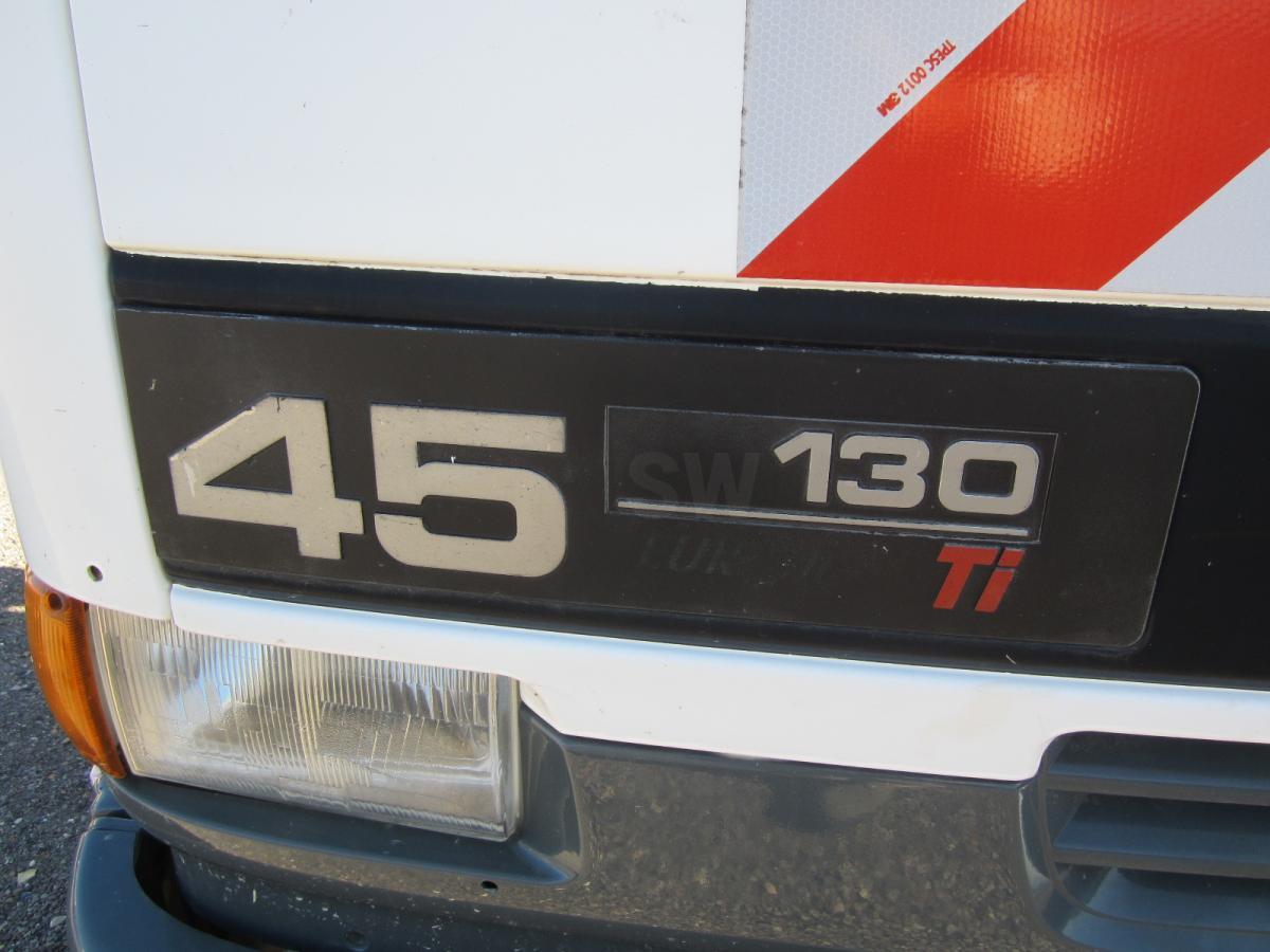 DAF 45 ATI 130 - Horgos rakodó teherautó: 3 kép. DAF 45 ATI 130 - Horgos rakodó teherautó: 3 kép.