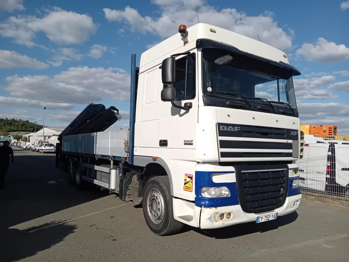 DAF XF105 460 - Platós teherautó: 1 kép. DAF XF105 460 - Platós teherautó: 1 kép.