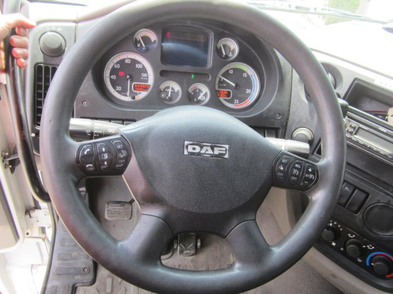 Platós teherautó DAF XF105 460: 27 kép.