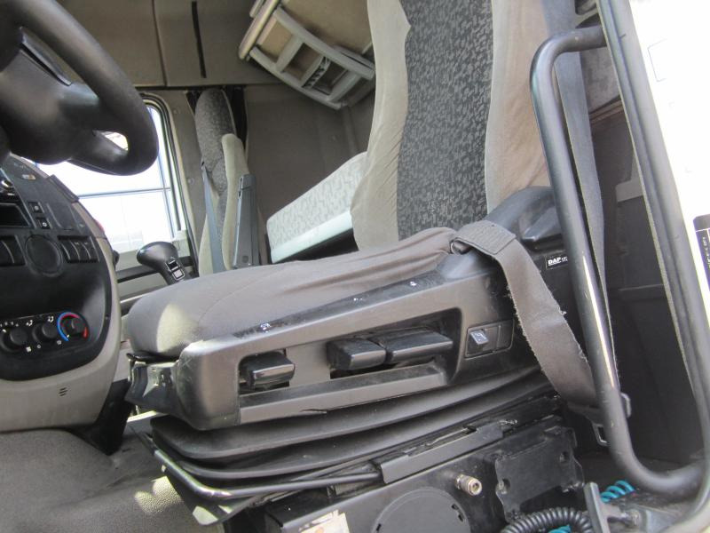 Platós teherautó DAF XF105 460: 21 kép.