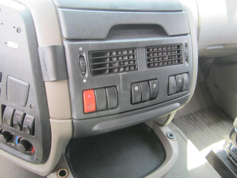 Platós teherautó DAF XF105 460: 26 kép.