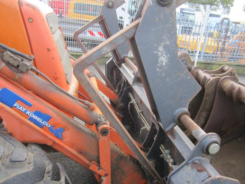 Fiat Kobelco B95 - Kotrórakodó: 4 kép. Fiat Kobelco B95 - Kotrórakodó: 4 kép.