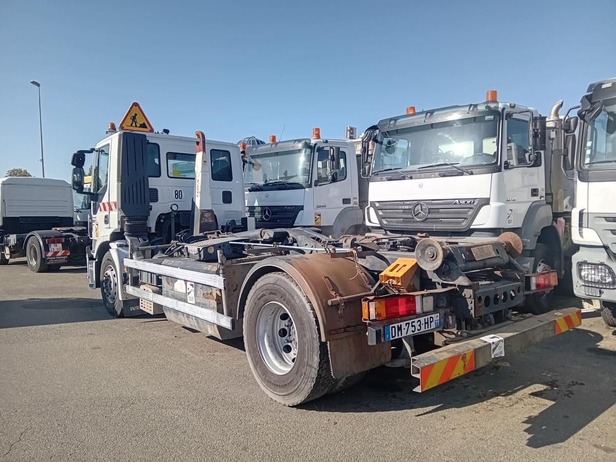Iveco 330.36 - Horgos rakodó teherautó: 2 kép. Iveco 330.36 - Horgos rakodó teherautó: 2 kép.