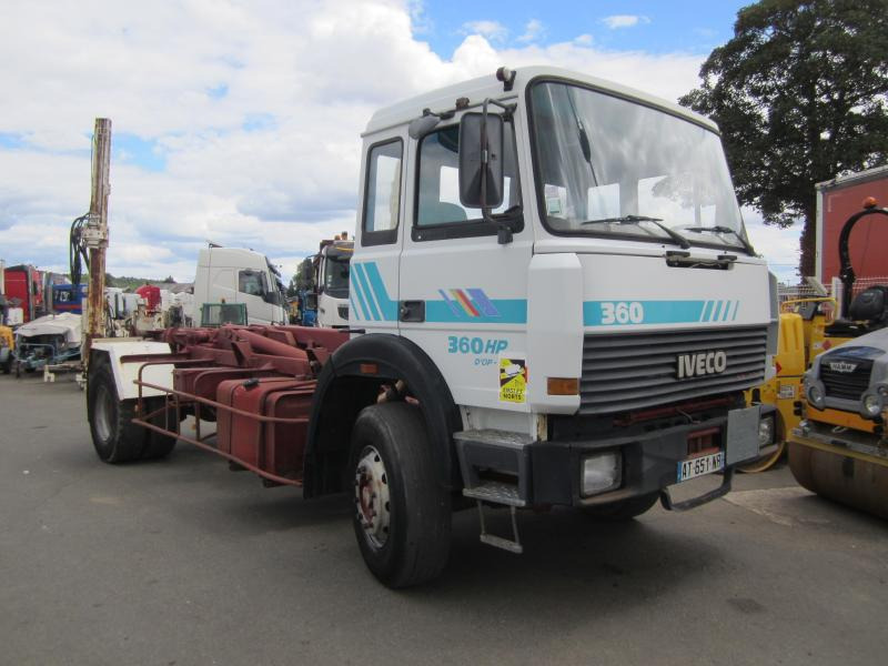 Iveco Unic - Horgos rakodó teherautó: 1 kép. Iveco Unic - Horgos rakodó teherautó: 1 kép.