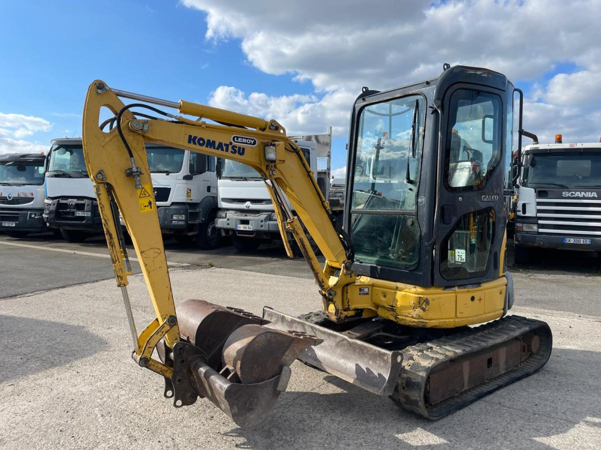 Komatsu PC20R-8 - Minikotró: 2 kép. Komatsu PC20R-8 - Minikotró: 2 kép.