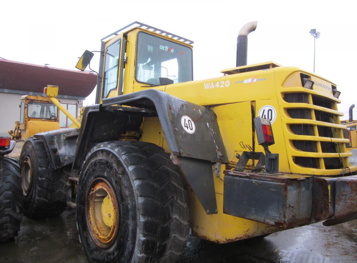 Komatsu WA420-3 active - Gumikerekes homlokrakodó: 3 kép. Komatsu WA420-3 active - Gumikerekes homlokrakodó: 3 kép.