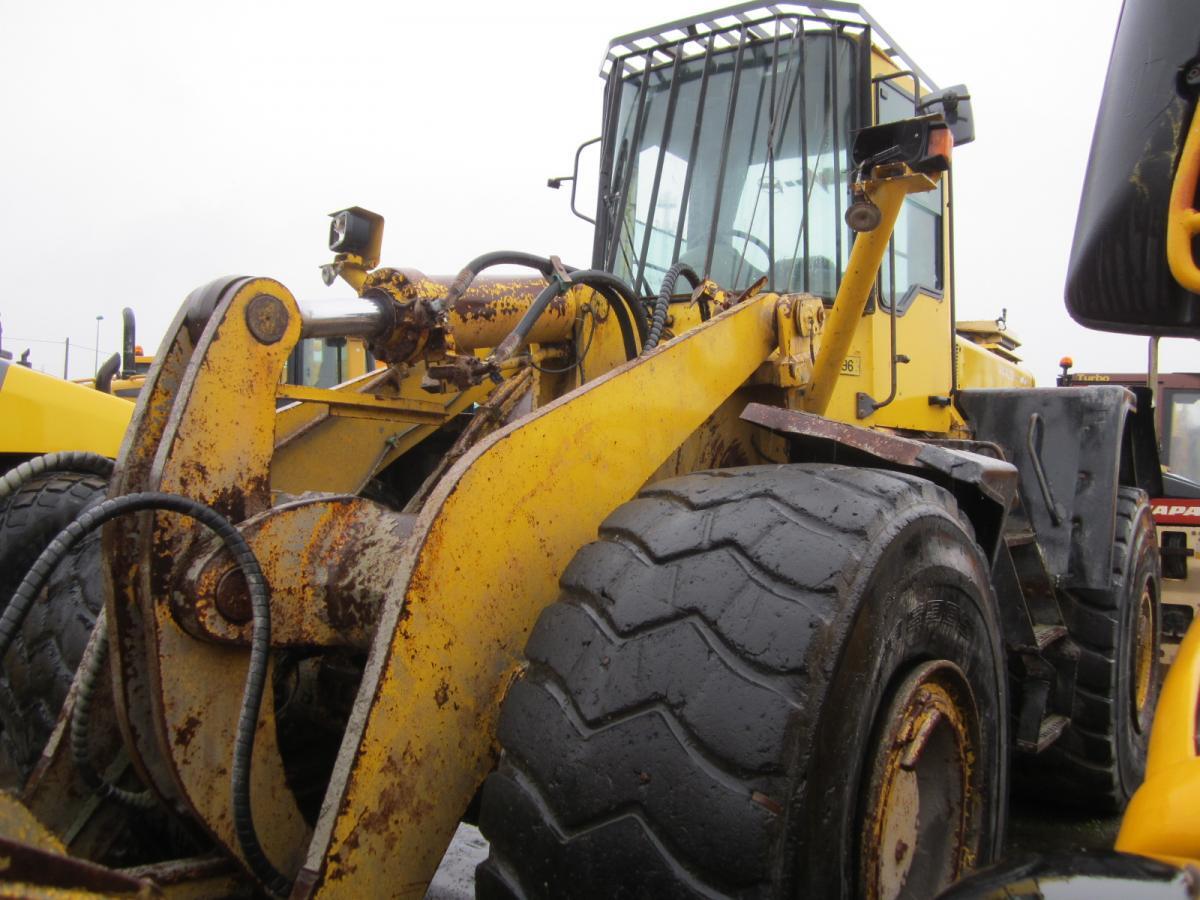 Komatsu WA420-3 active - Gumikerekes homlokrakodó: 4 kép. Komatsu WA420-3 active - Gumikerekes homlokrakodó: 4 kép.