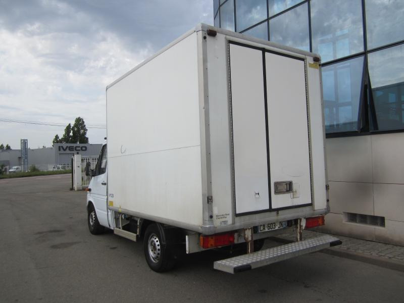 Mercedes 308D - Hűtős kisteherautó: 3 kép. Mercedes 308D - Hűtős kisteherautó: 3 kép.