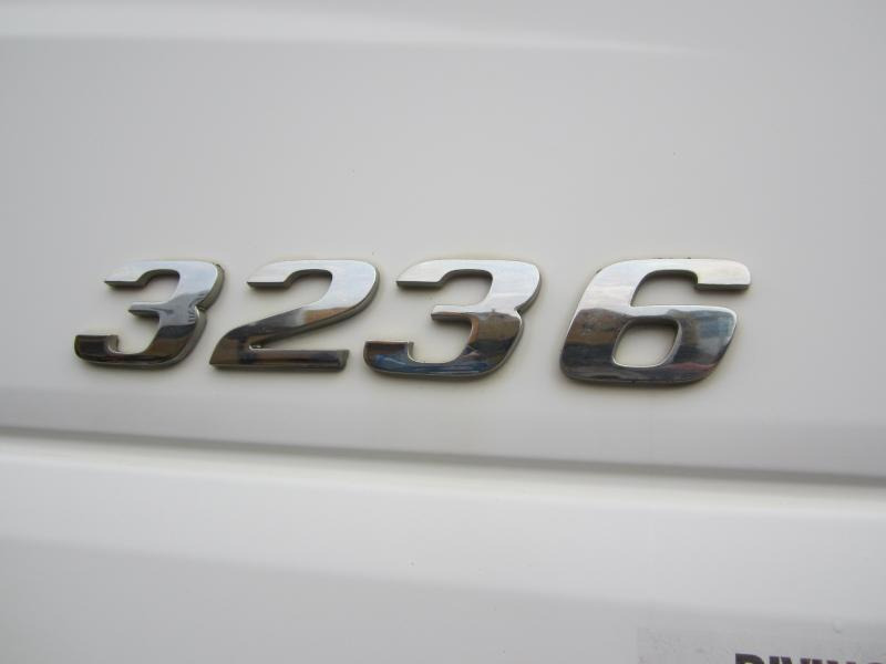 Mercedes AXOR 3236 - Billenőplatós teherautó: 3 kép. Mercedes AXOR 3236 - Billenőplatós teherautó: 3 kép.