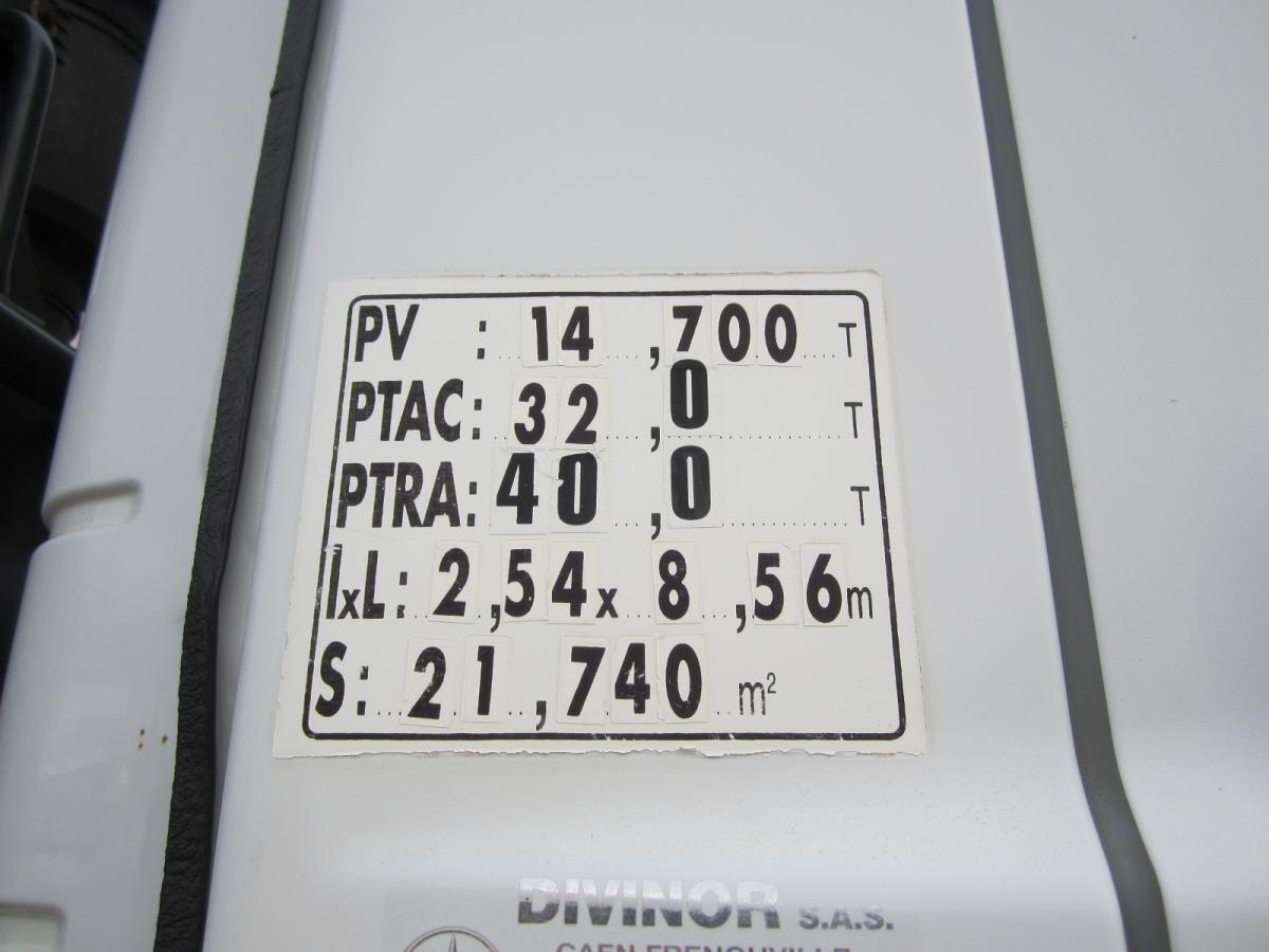 Mercedes AXOR 3240 - Billenőplatós teherautó: 4 kép. Mercedes AXOR 3240 - Billenőplatós teherautó: 4 kép.