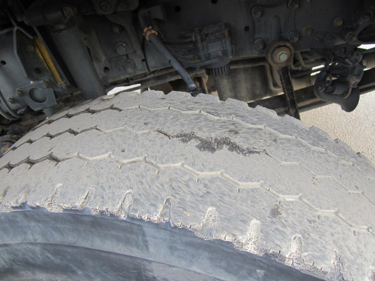 Mercedes AXOR 3240 - Billenőplatós teherautó: 5 kép. Mercedes AXOR 3240 - Billenőplatós teherautó: 5 kép.