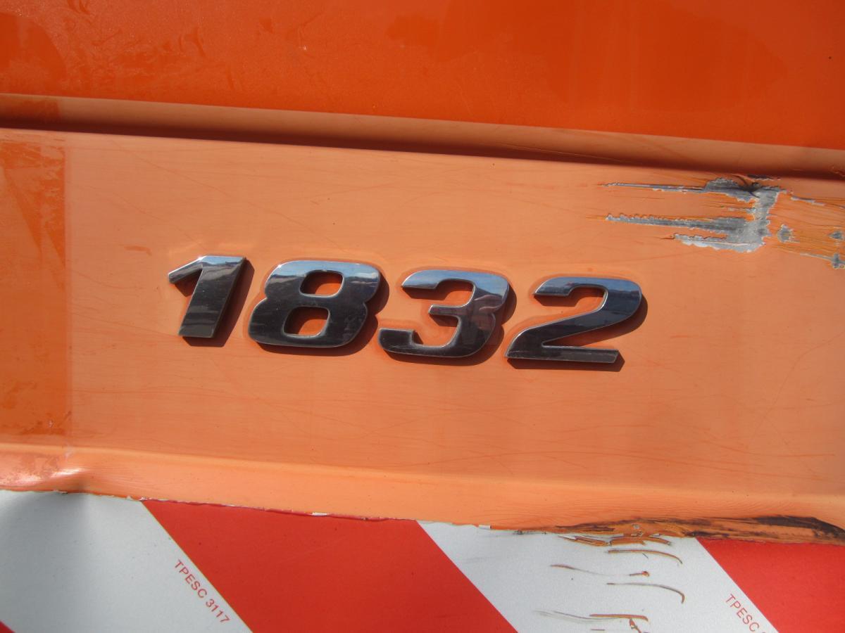 Mercedes Actros 1832 - Billenőplatós teherautó: 2 kép. Mercedes Actros 1832 - Billenőplatós teherautó: 2 kép.