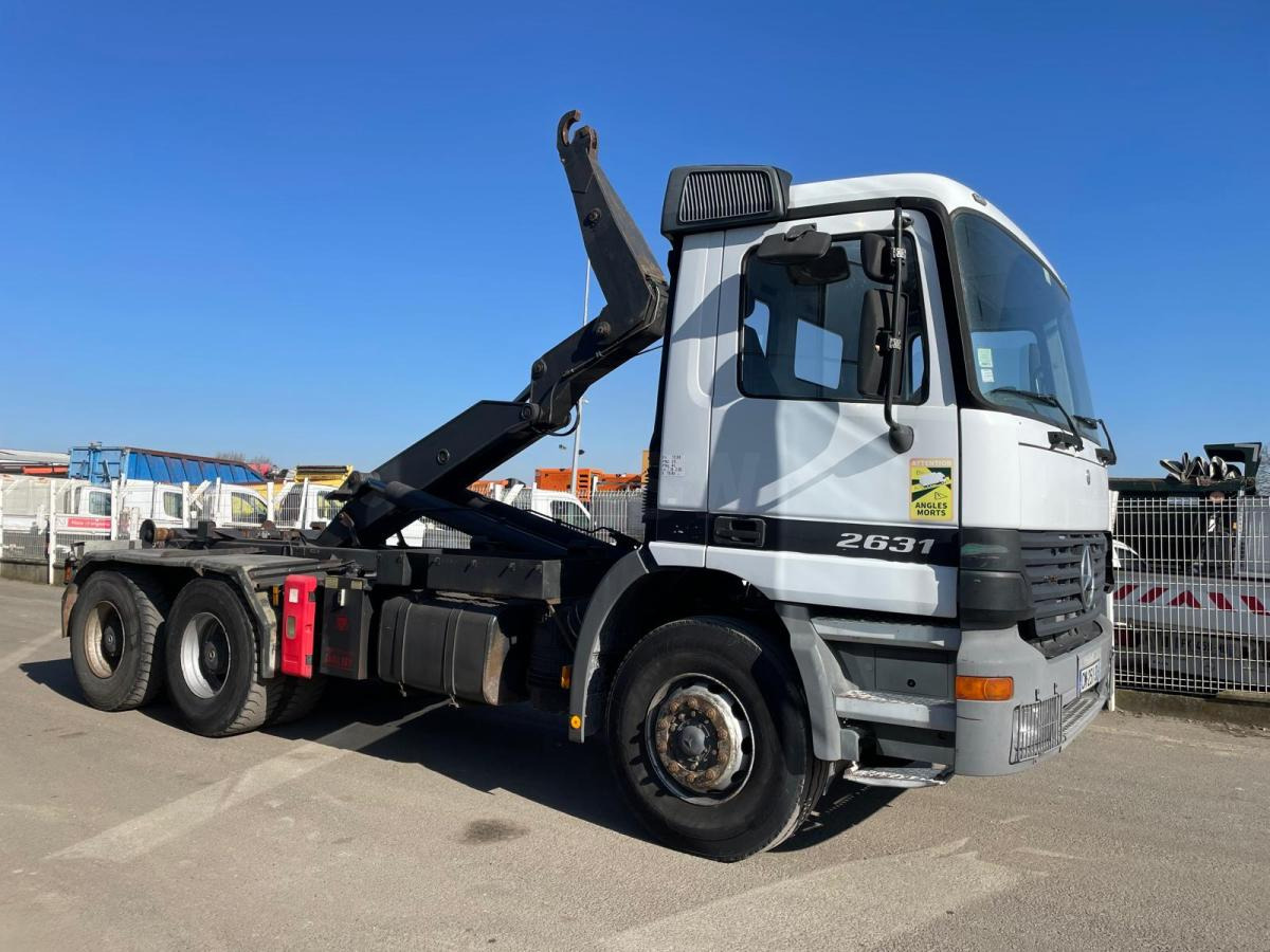 Mercedes Actros 2631 - Horgos rakodó teherautó: 2 kép. Mercedes Actros 2631 - Horgos rakodó teherautó: 2 kép.