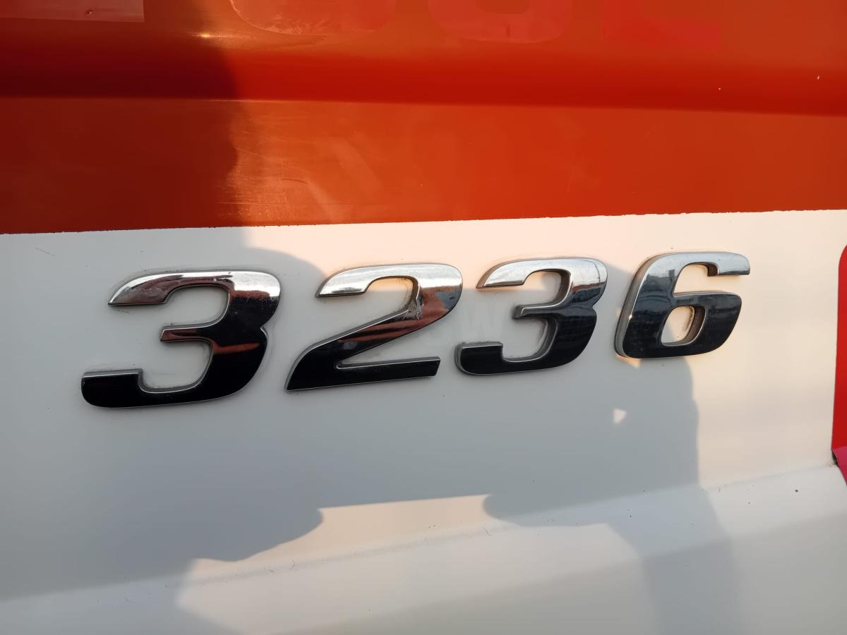 Billenőplatós teherautó Mercedes Actros 3236: 10 kép.