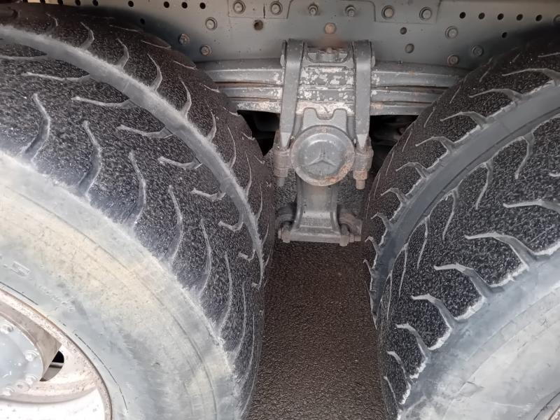 Billenőplatós teherautó Mercedes Actros 3236: 6 kép.