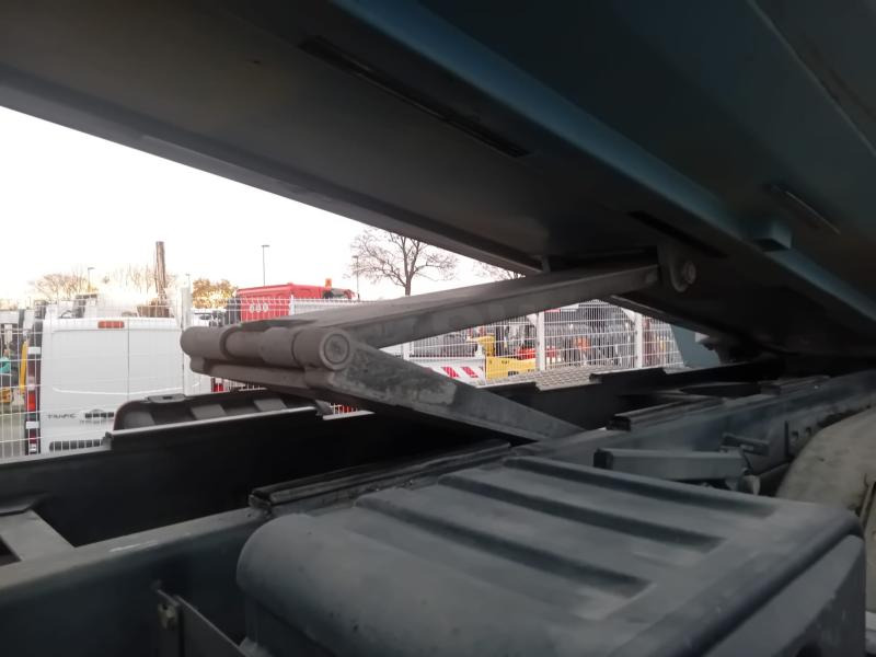 Mercedes Arocs 4143 - Billenőplatós teherautó: 4 kép. Mercedes Arocs 4143 - Billenőplatós teherautó: 4 kép.