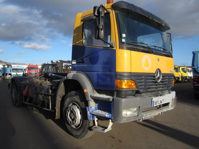 Mercedes Atego 1823 - Horgos rakodó teherautó: 2 kép. Mercedes Atego 1823 - Horgos rakodó teherautó: 2 kép.
