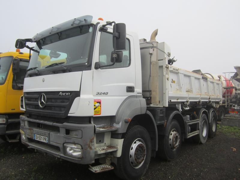 Mercedes Axor 3240 - Billenőplatós teherautó: 1 kép. Mercedes Axor 3240 - Billenőplatós teherautó: 1 kép.