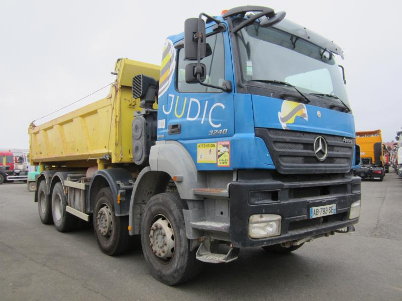 Mercedes Axor 3240 - Billenőplatós teherautó: 2 kép. Mercedes Axor 3240 - Billenőplatós teherautó: 2 kép.