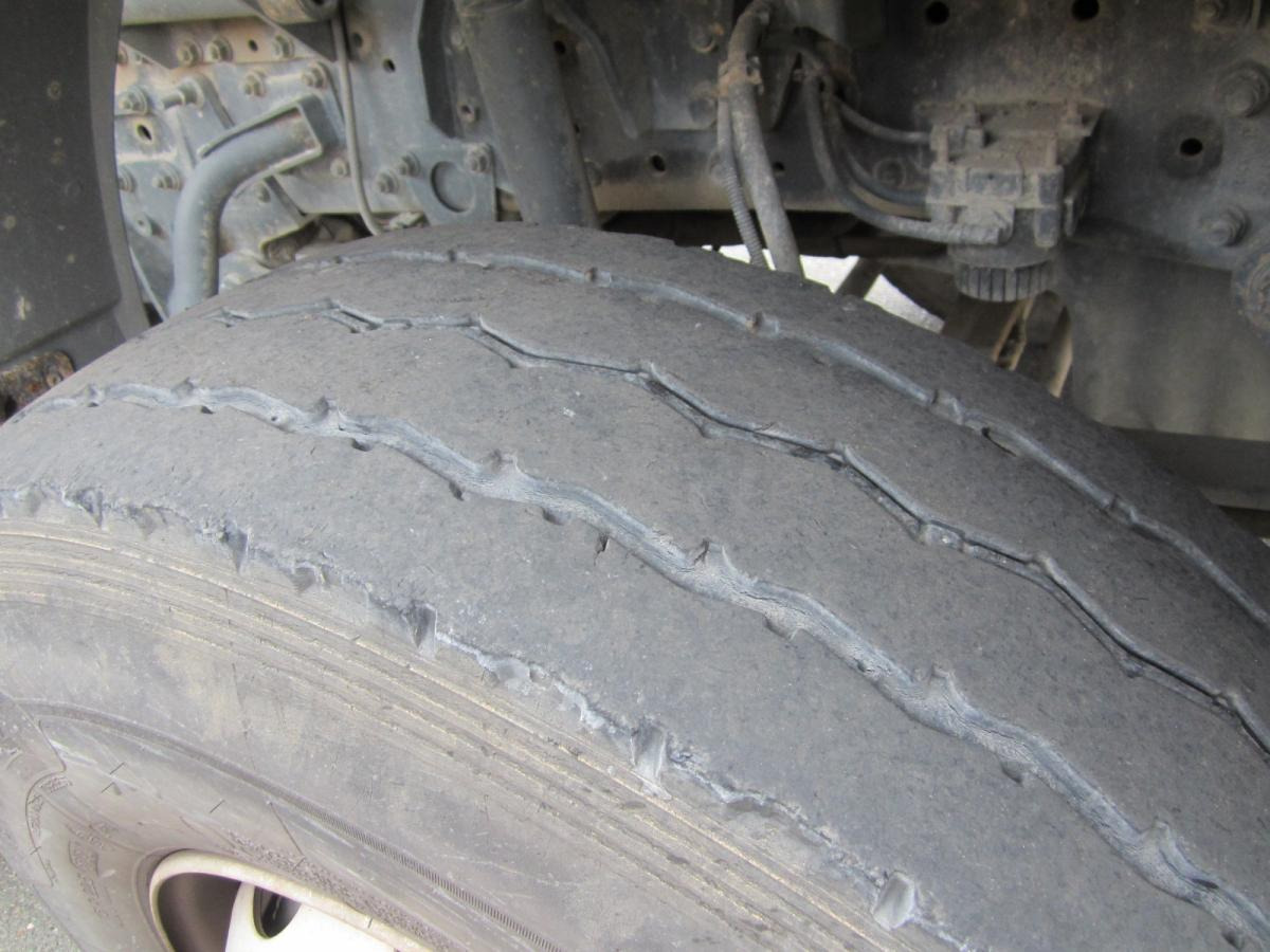 Mercedes Axor 3240 - Billenőplatós teherautó: 5 kép. Mercedes Axor 3240 - Billenőplatós teherautó: 5 kép.
