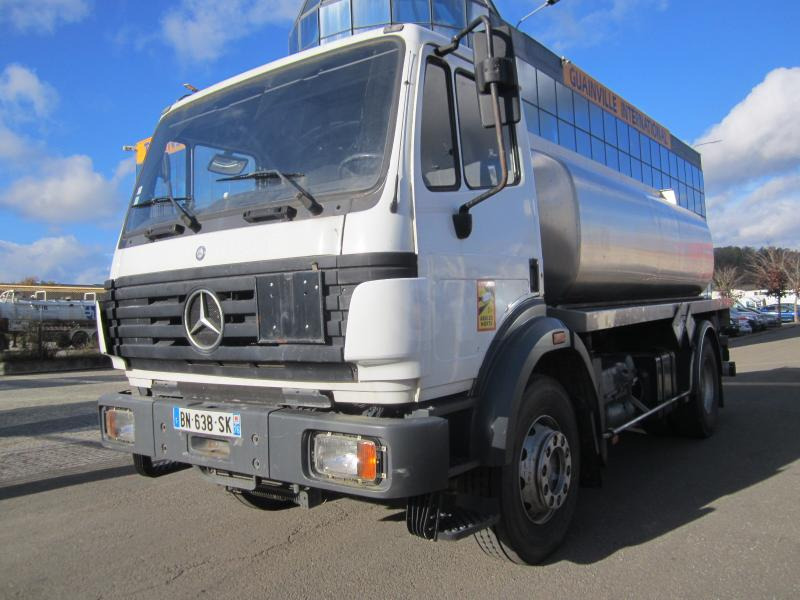 Mercedes SK 2024 - Tartályos teherautó: 1 kép. Mercedes SK 2024 - Tartályos teherautó: 1 kép.