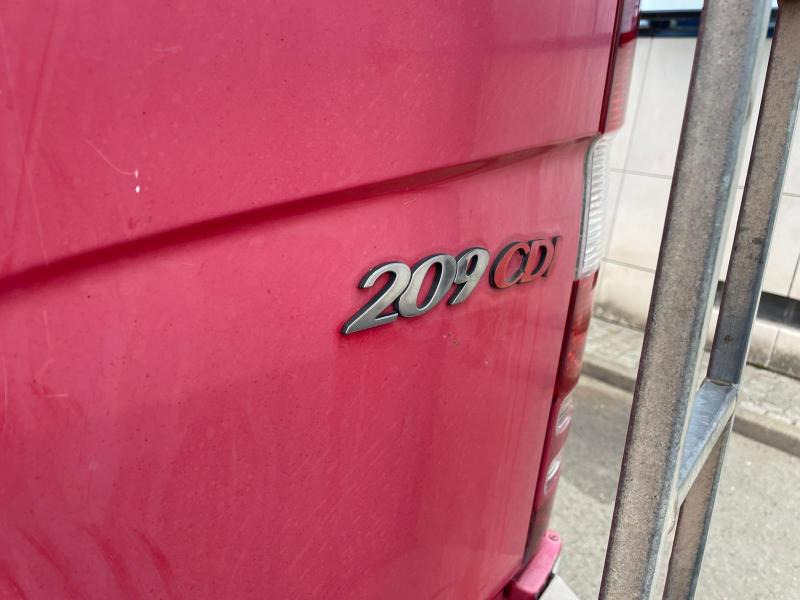 Mercedes Sprinter 209 CDI - Furgon: 4 kép. Mercedes Sprinter 209 CDI - Furgon: 4 kép.