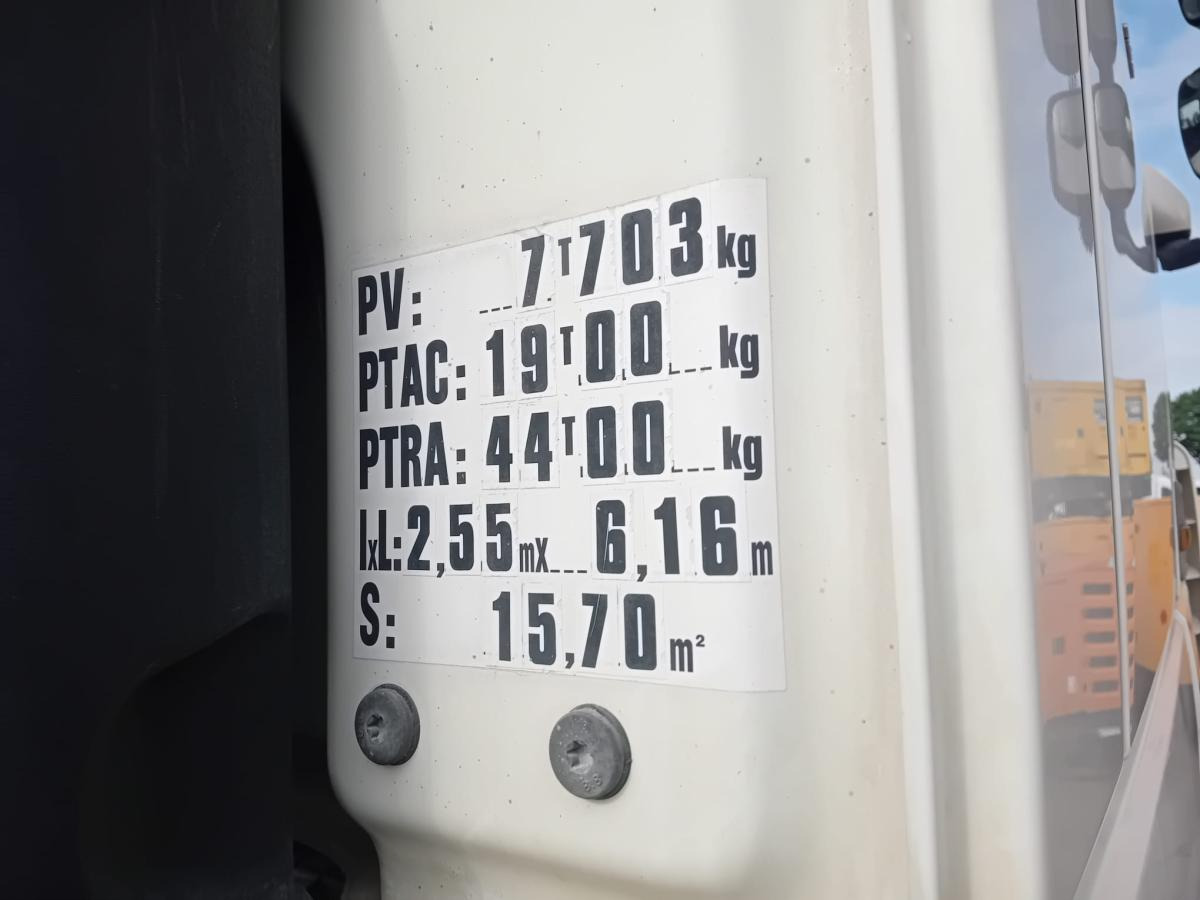 DAF XF 460 - Nyergesvontató: 5 kép. DAF XF 460 - Nyergesvontató: 5 kép.