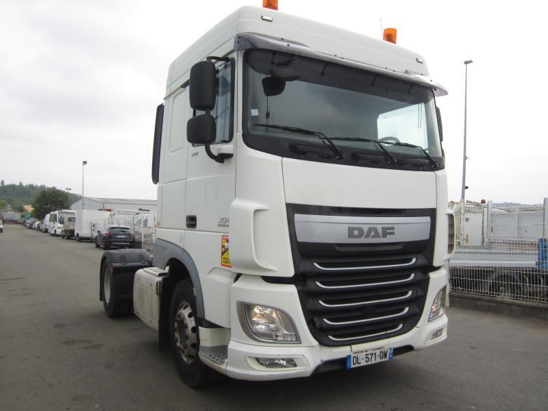 DAF XF 460 - Nyergesvontató: 2 kép. DAF XF 460 - Nyergesvontató: 2 kép.
