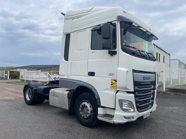 DAF XF 460 - Nyergesvontató: 2 kép. DAF XF 460 - Nyergesvontató: 2 kép.