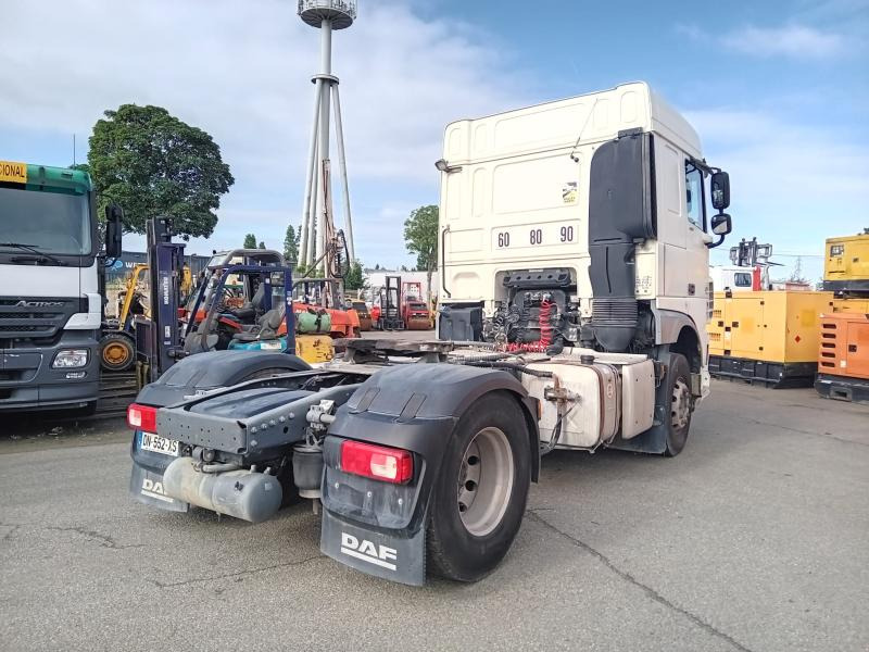 DAF XF 460 - Nyergesvontató: 2 kép. DAF XF 460 - Nyergesvontató: 2 kép.