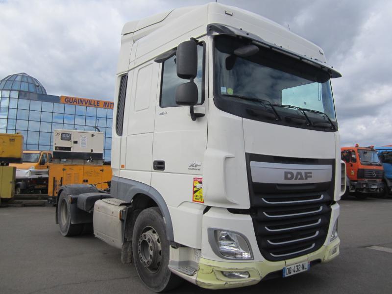 DAF XF 460 - Nyergesvontató: 2 kép. DAF XF 460 - Nyergesvontató: 2 kép.