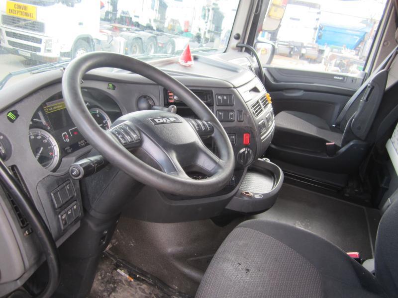 Interior photo 1: Nyergesvontató DAF XF 460
