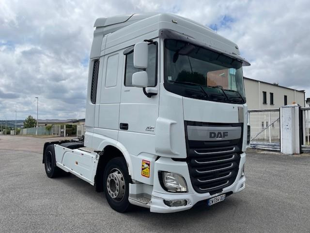 DAF XF 460 - Nyergesvontató: 2 kép. DAF XF 460 - Nyergesvontató: 2 kép.