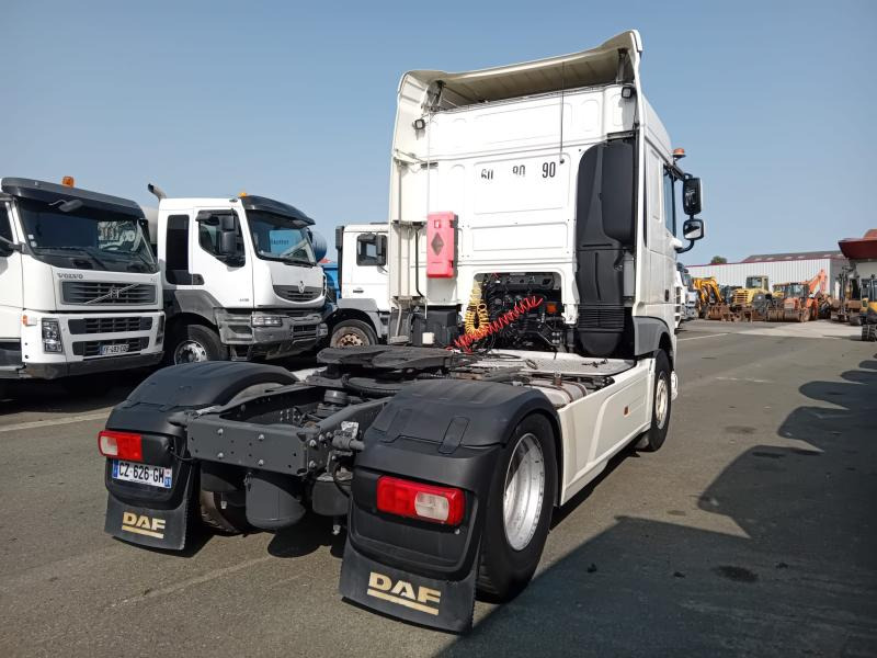 DAF XF 460 - Nyergesvontató: 4 kép. DAF XF 460 - Nyergesvontató: 4 kép.