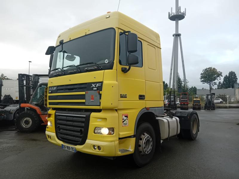DAF XF105 460 - Nyergesvontató: 1 kép. DAF XF105 460 - Nyergesvontató: 1 kép.