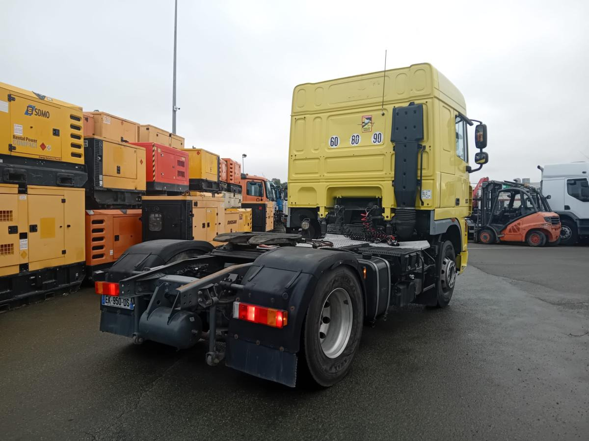 DAF XF105 460 - Nyergesvontató: 2 kép. DAF XF105 460 - Nyergesvontató: 2 kép.