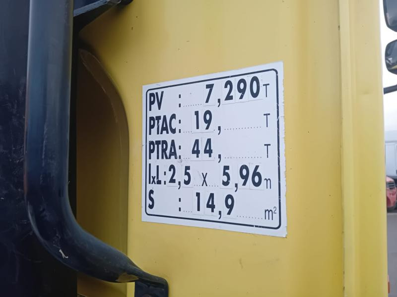 DAF XF105 460 - Nyergesvontató: 3 kép. DAF XF105 460 - Nyergesvontató: 3 kép.