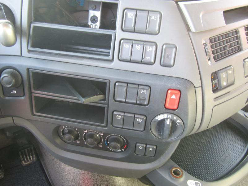 Nyergesvontató DAF XF105 460: 11 kép.