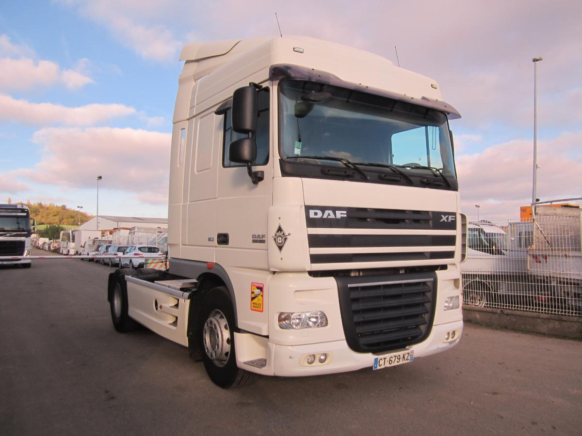 DAF XF105 460 - Nyergesvontató: 3 kép. DAF XF105 460 - Nyergesvontató: 3 kép.