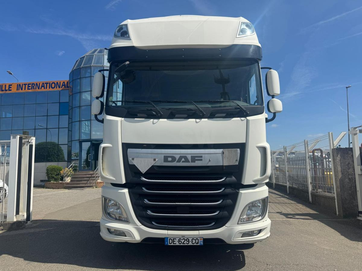 DAF XF105 510 - Nyergesvontató: 2 kép. DAF XF105 510 - Nyergesvontató: 2 kép.