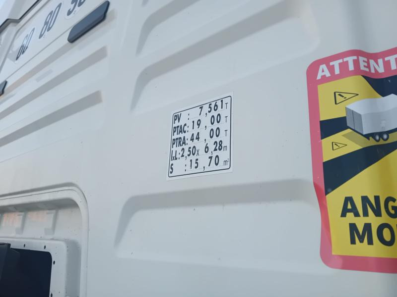 MAN TGX 18.500 - Nyergesvontató: 4 kép. MAN TGX 18.500 - Nyergesvontató: 4 kép.