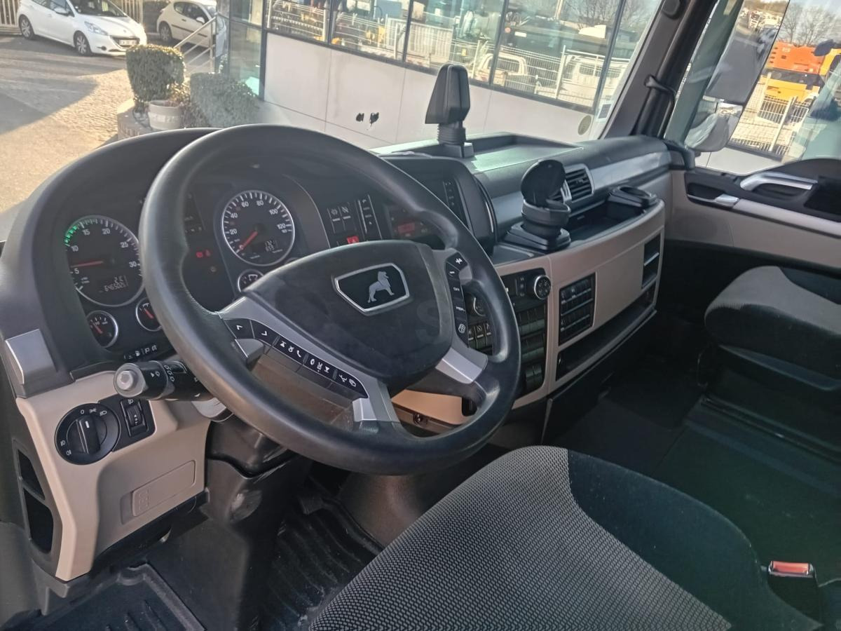 MAN TGX 18.500 - Nyergesvontató: 3 kép. MAN TGX 18.500 - Nyergesvontató: 3 kép.