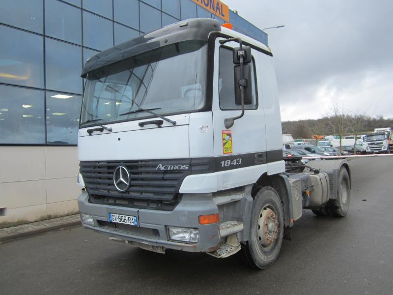 Mercedes Actros 1843 - Nyergesvontató: 1 kép. Mercedes Actros 1843 - Nyergesvontató: 1 kép.