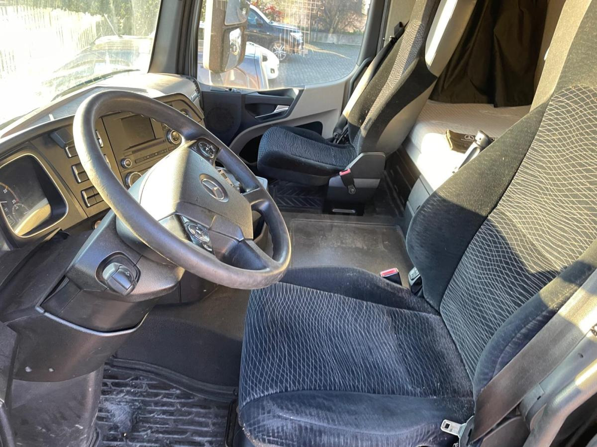 Mercedes Actros 1845 - Nyergesvontató: 5 kép. Mercedes Actros 1845 - Nyergesvontató: 5 kép.